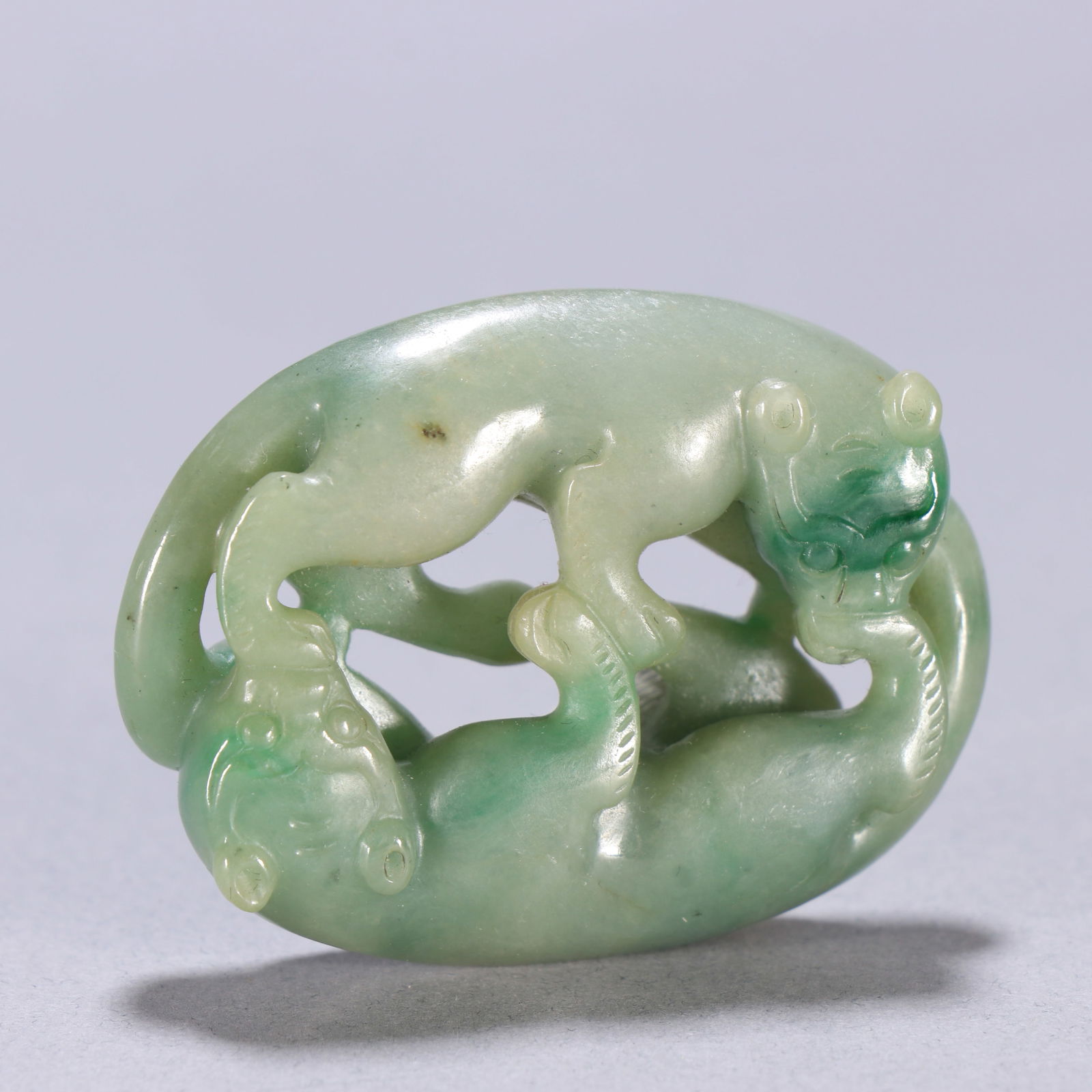 Qing Dynasty jadeite pendant: 3.8*5/39g