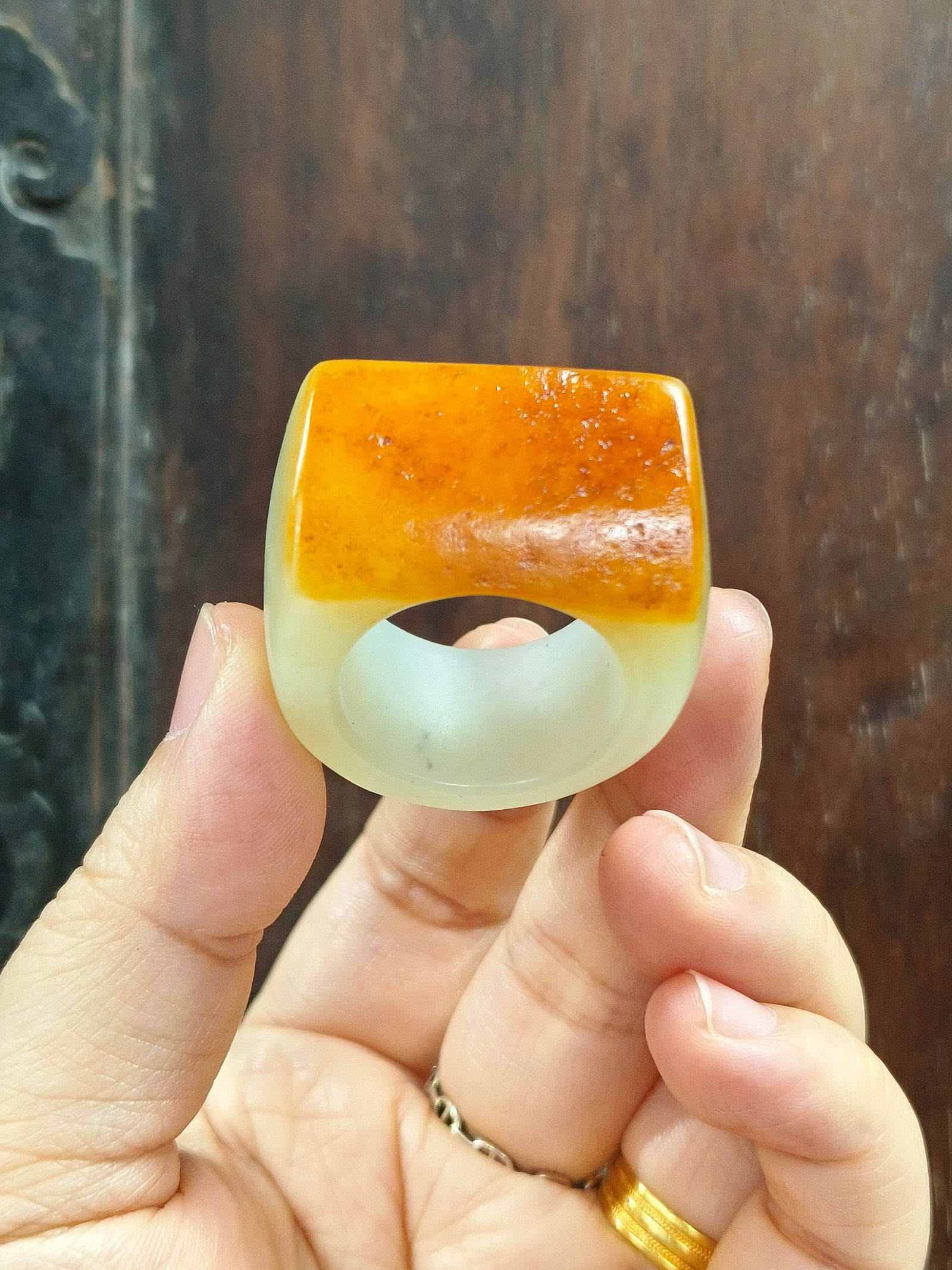 Hetian Jade Pebble Thumb Ring with Skin: 2.2*3.5*1.85/30.2g