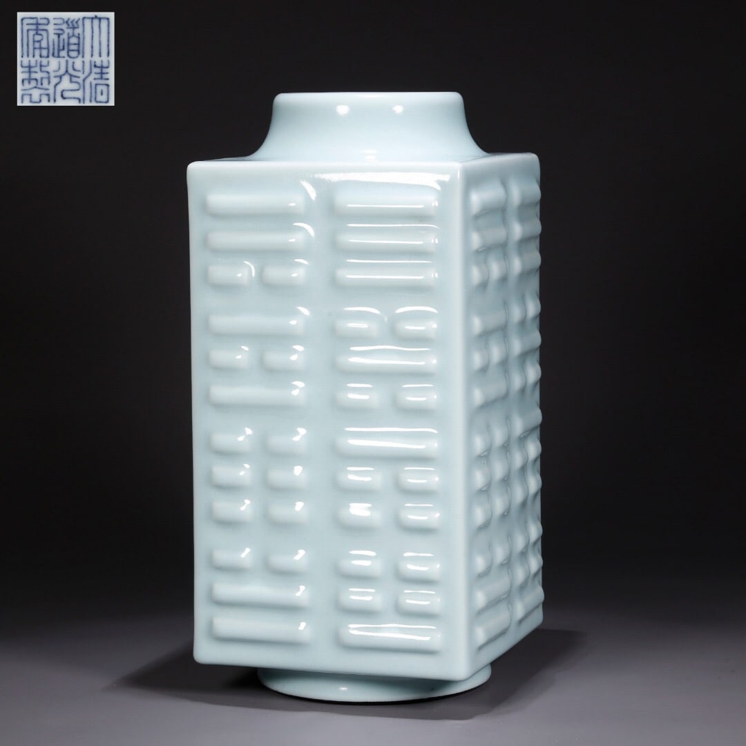 Daoguang-era Cong-shaped Vase (1 of 1)