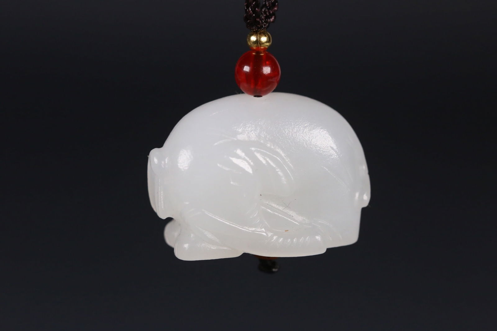 Hetian Jade Pendant: 2.8*1.3*2/16g