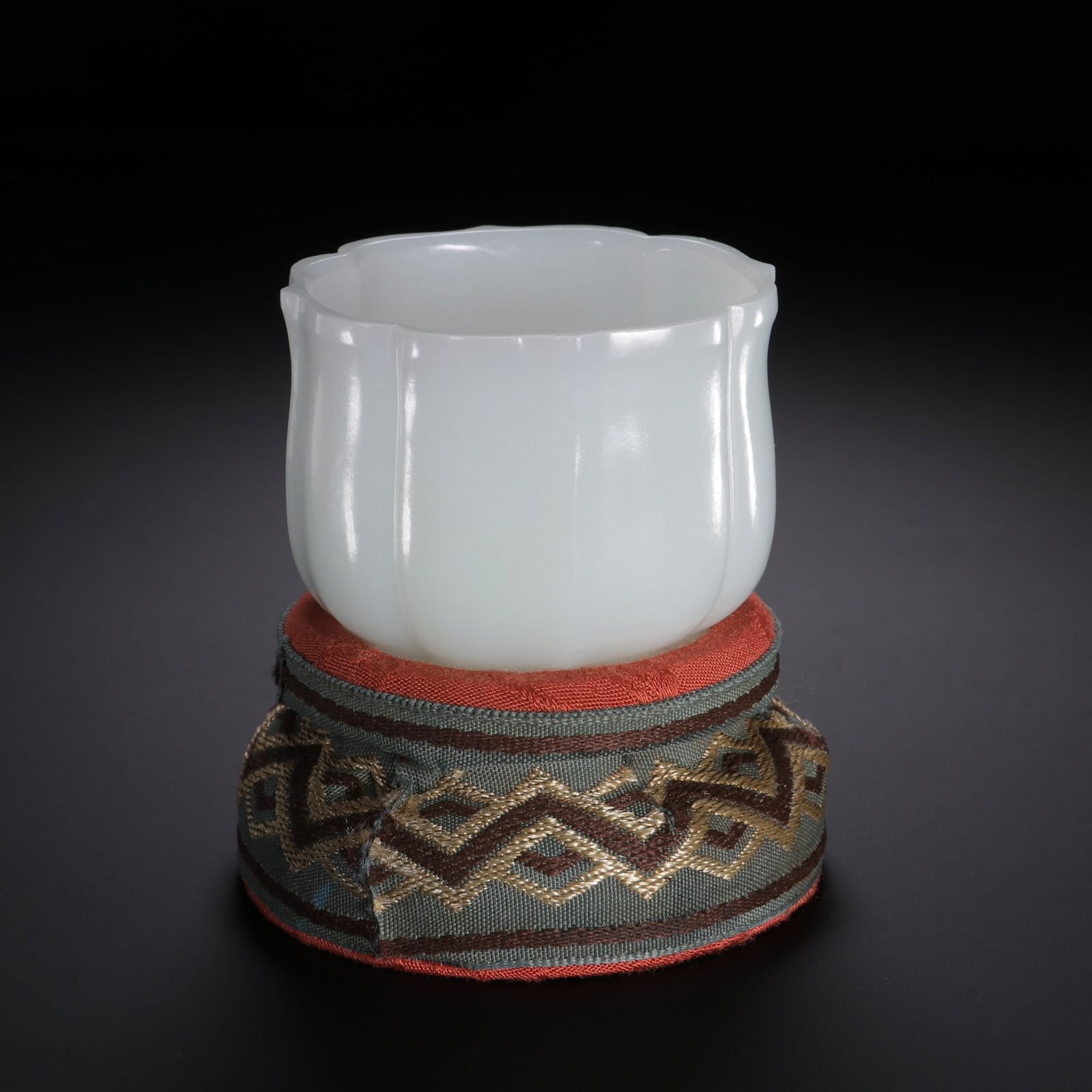 Qianlong Brand Hetian Jade Cup: 4*5.5/81.3g