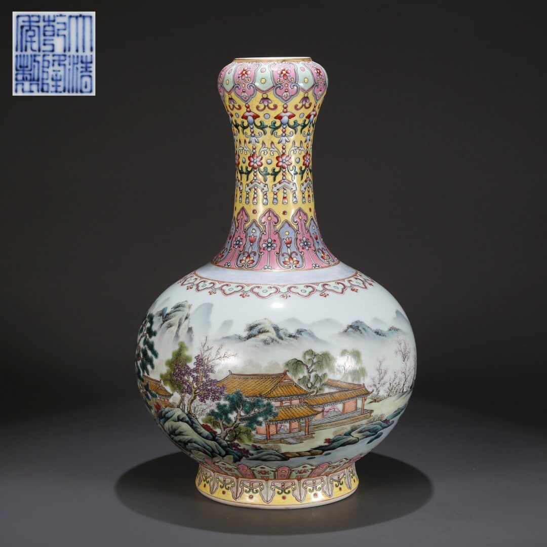 A Qianlong-era famille rose garlic-head vase: 18*31