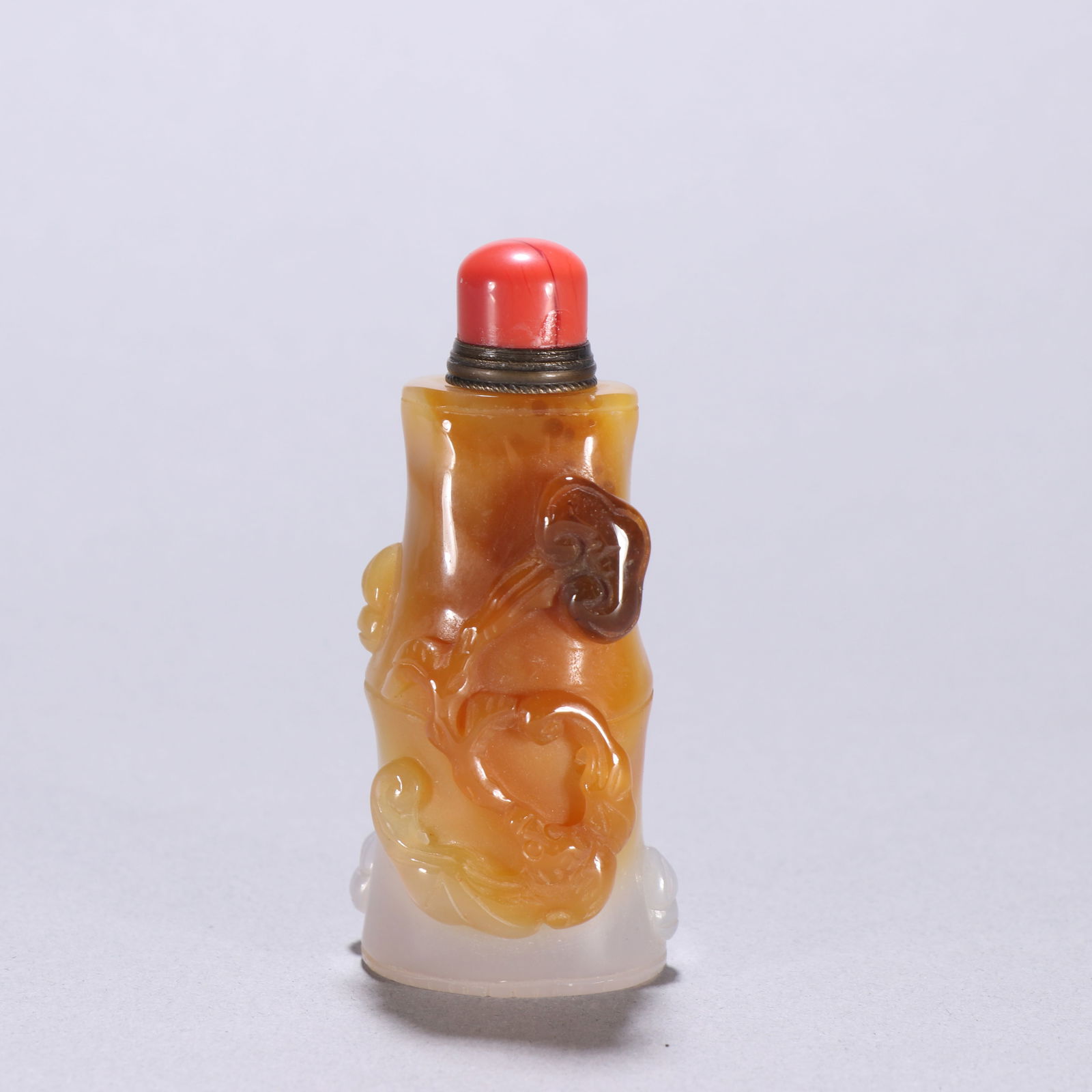 Qing Dynasty Agate Snuff Bottle (1 of 2)