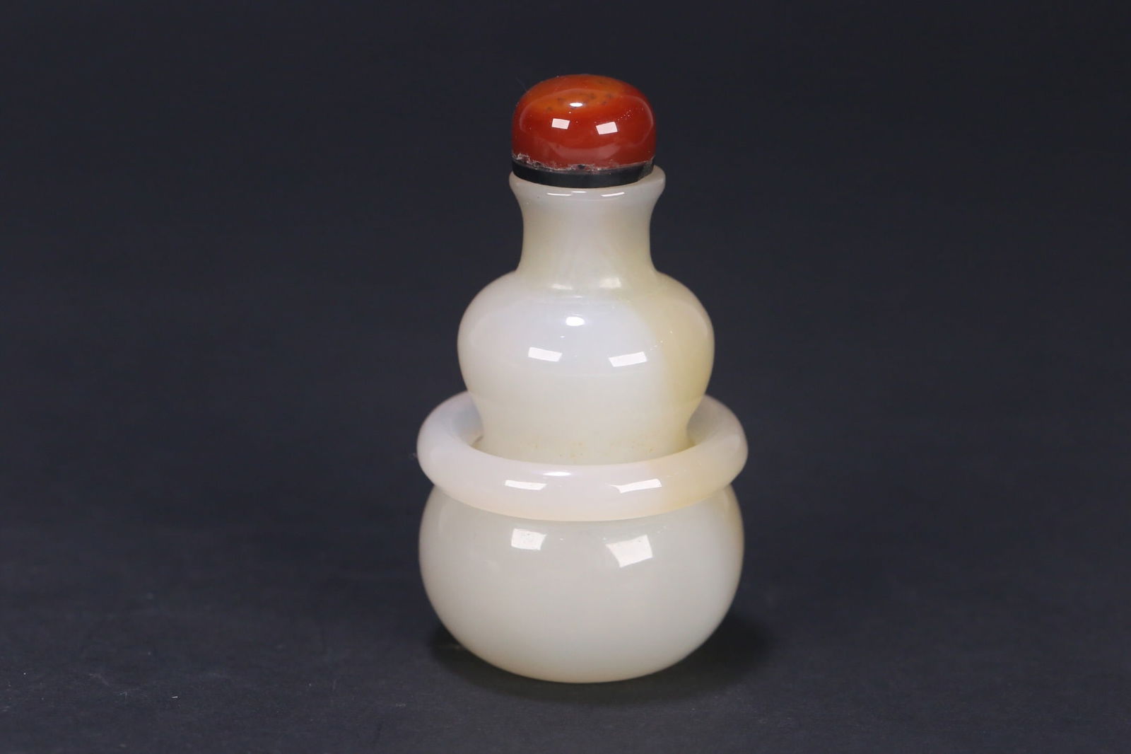Agate Snuff Bottle with Movable Rings (1 of 1)