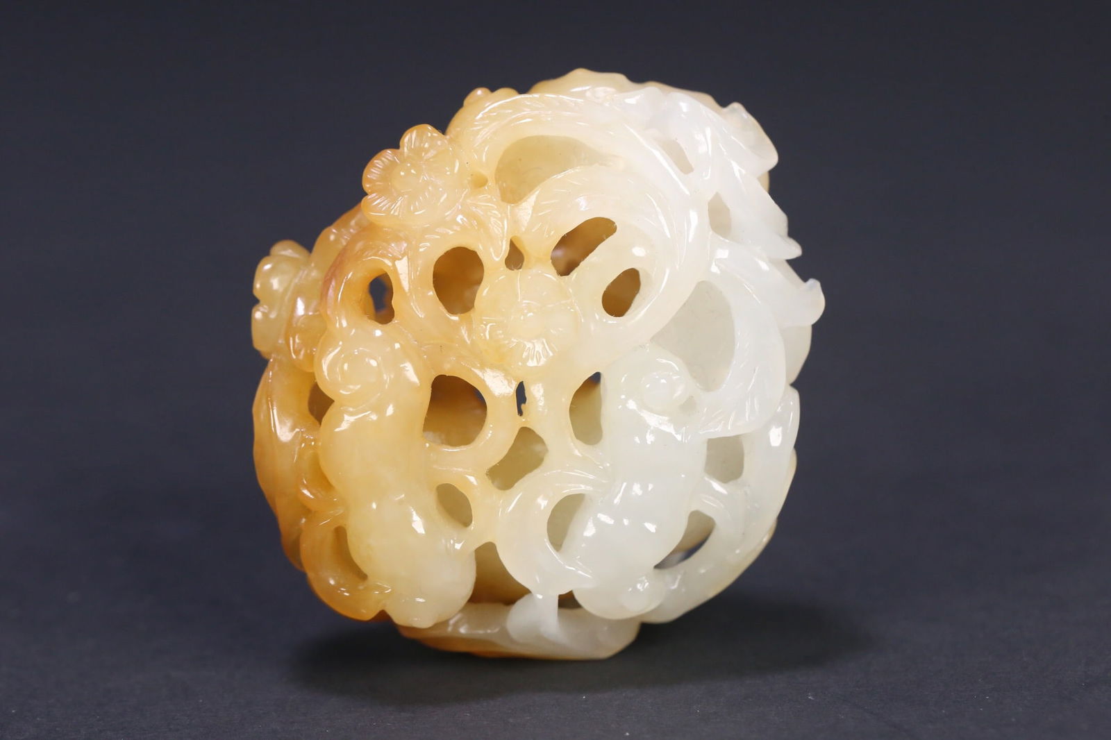 Qing Dynasty Hetian Jade Hand-held Piece (1 of 2)