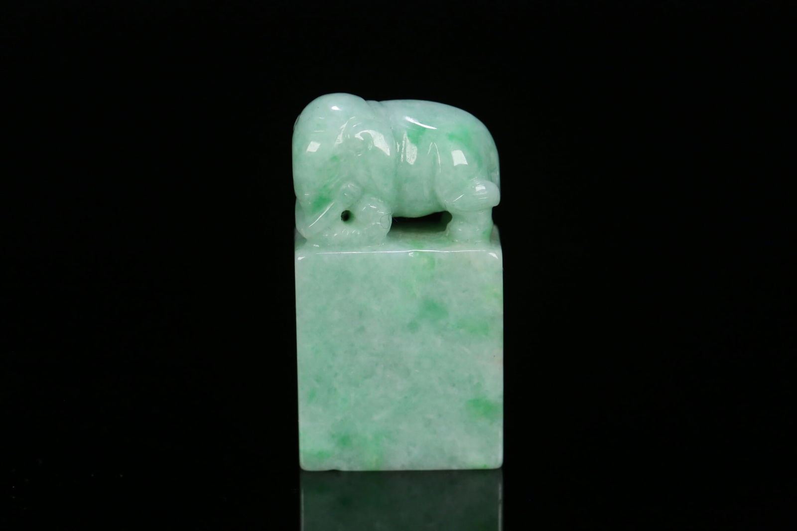 Jadeite Seal: 4.4*2.4*1.4/40.5g