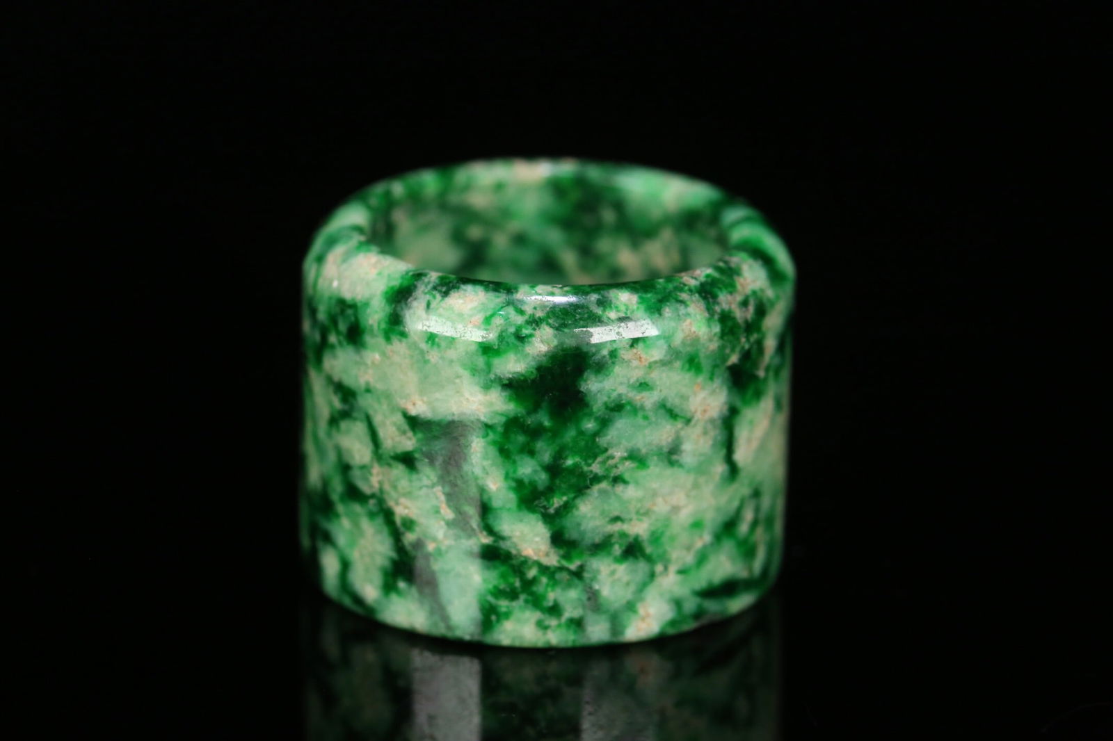 Jadeite thumb ring (1 of 1)