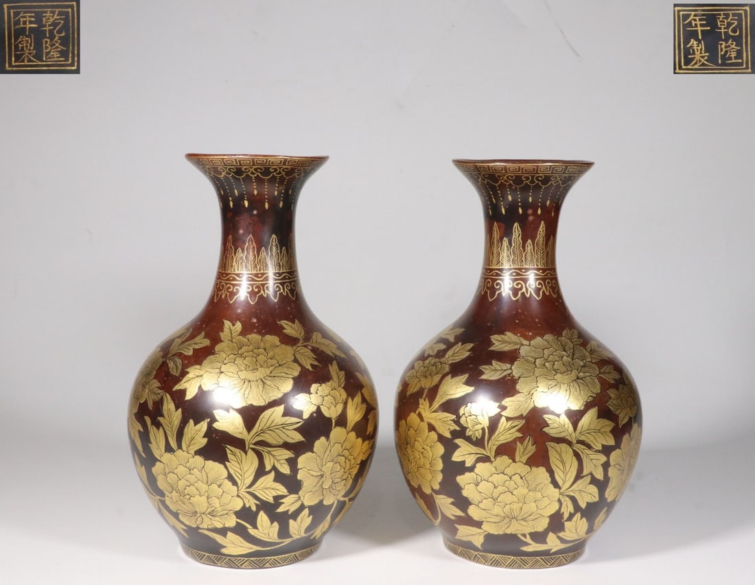 A pair of Qianlong-era wooden lacquerware vases with gold decoration (1 of 3)