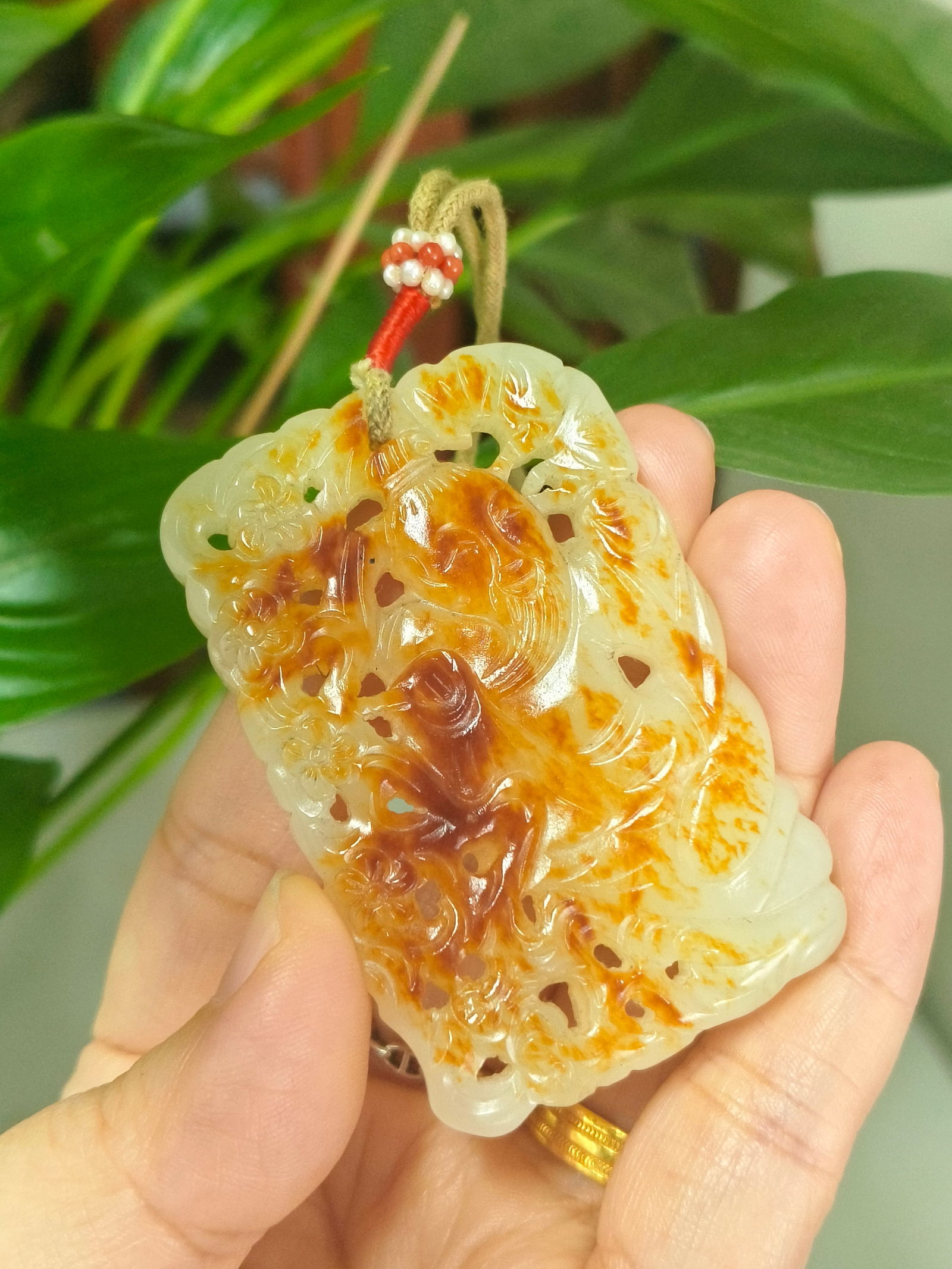 Qing Dynasty Hetian Jade Pebble Pendant with Skin (1 of 2)