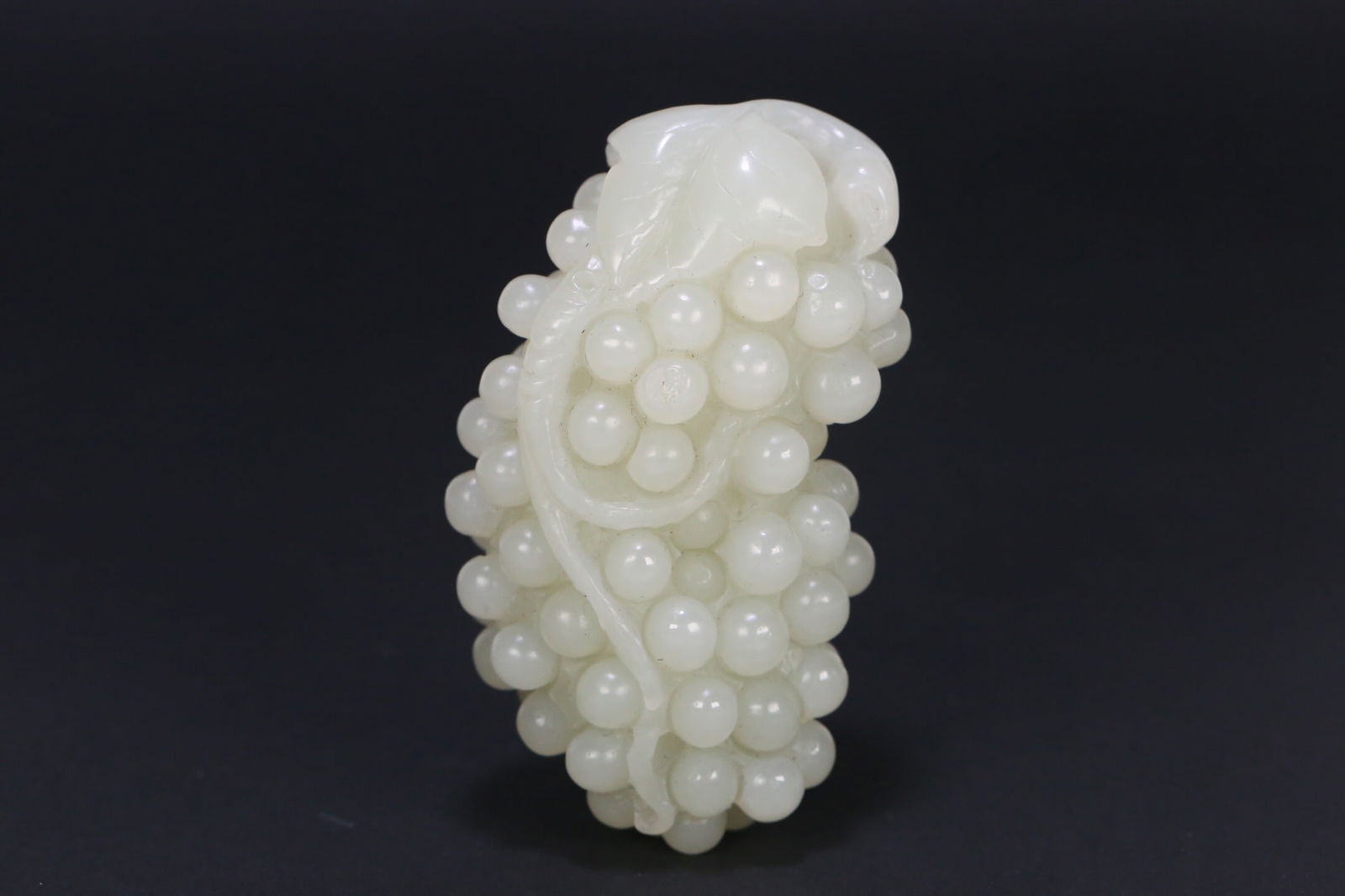 Hetian jade hand-held piece: 7.3*4.2*3.2/113.6g