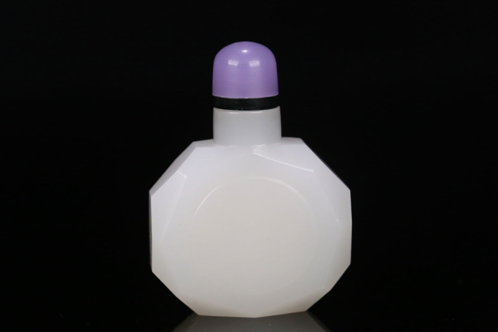 Hetian jade snuff bottle: 5.8*4.2*1.6/53.8g
