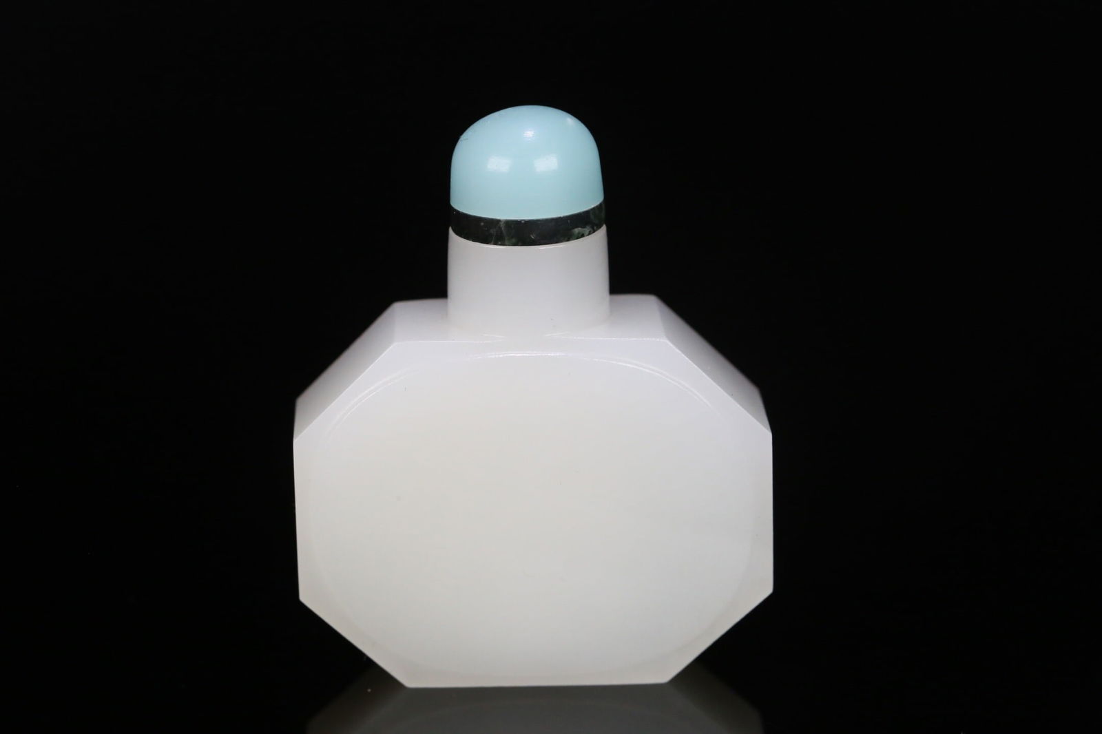 Hetian jade snuff bottle (1 of 1)