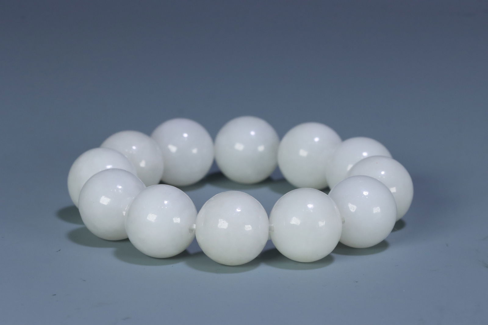 Hetian jade round bead bracelet: 1.8/103.5g