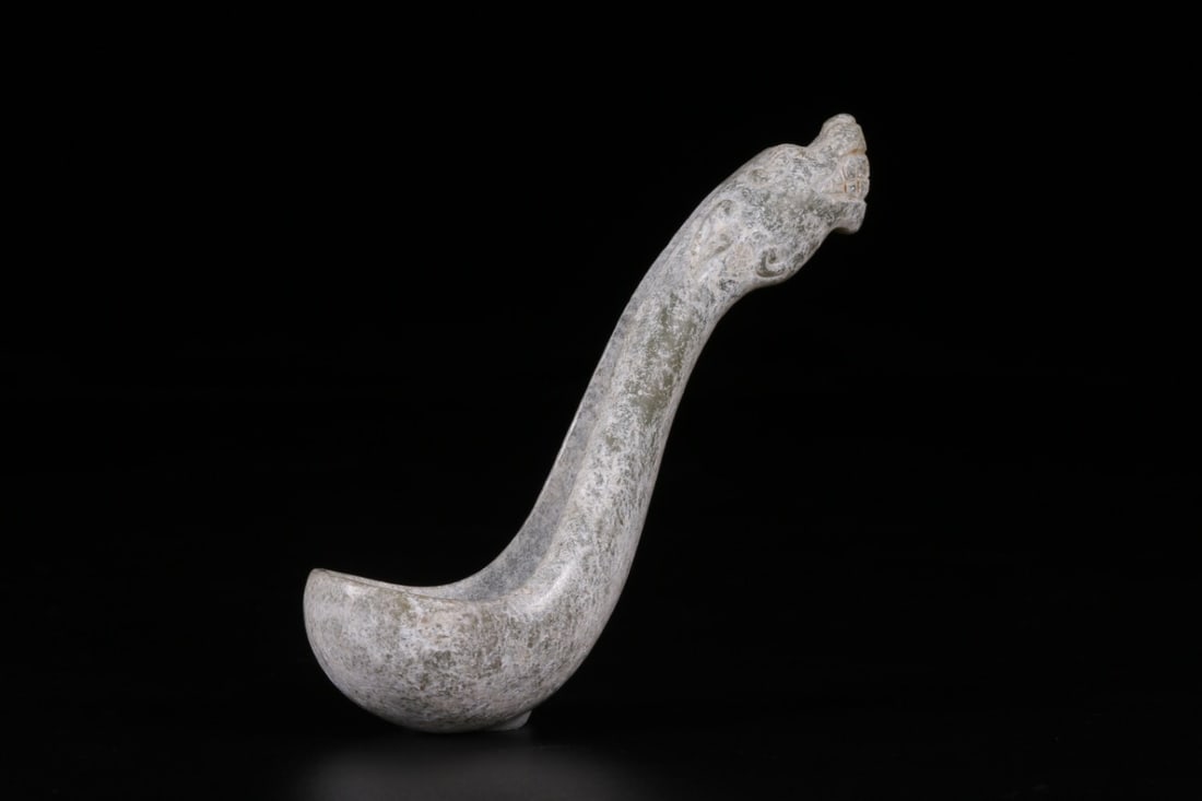 Jade belt hook (1 of 3)