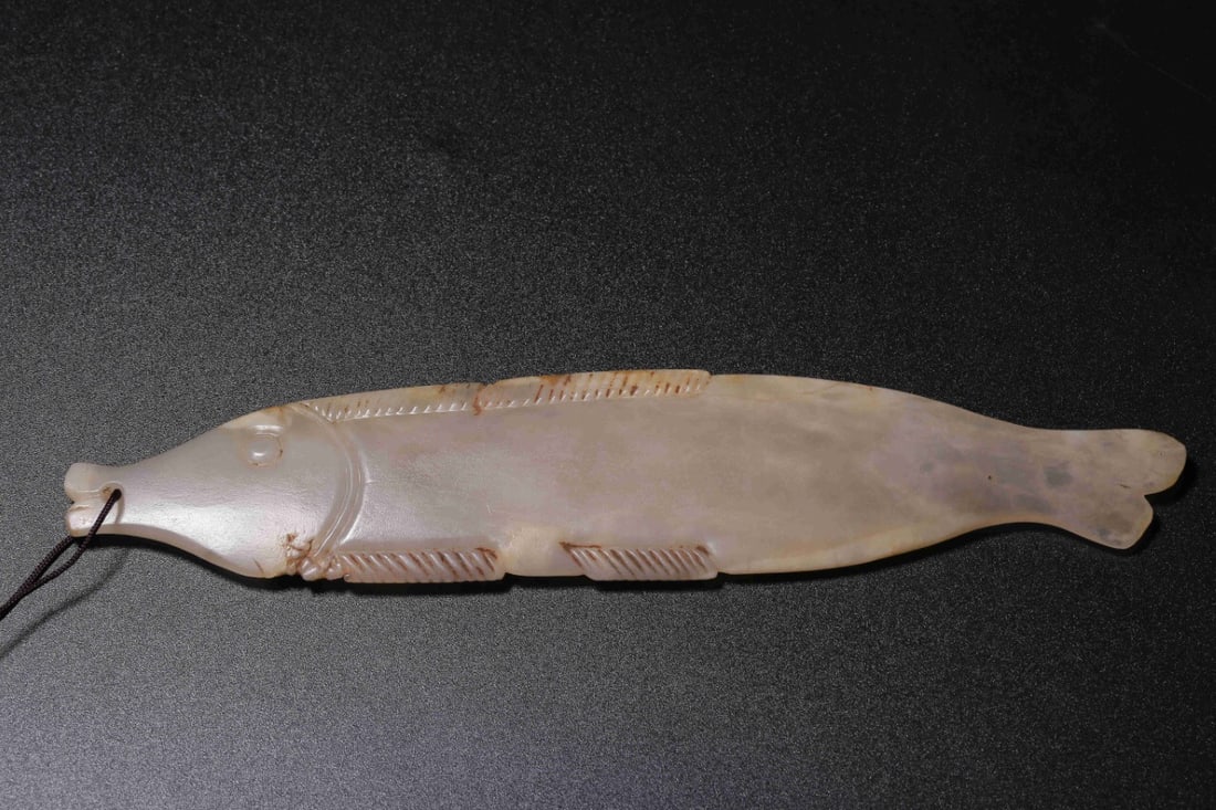 Jade Pendant: 17.5*3.8*0.4/63g