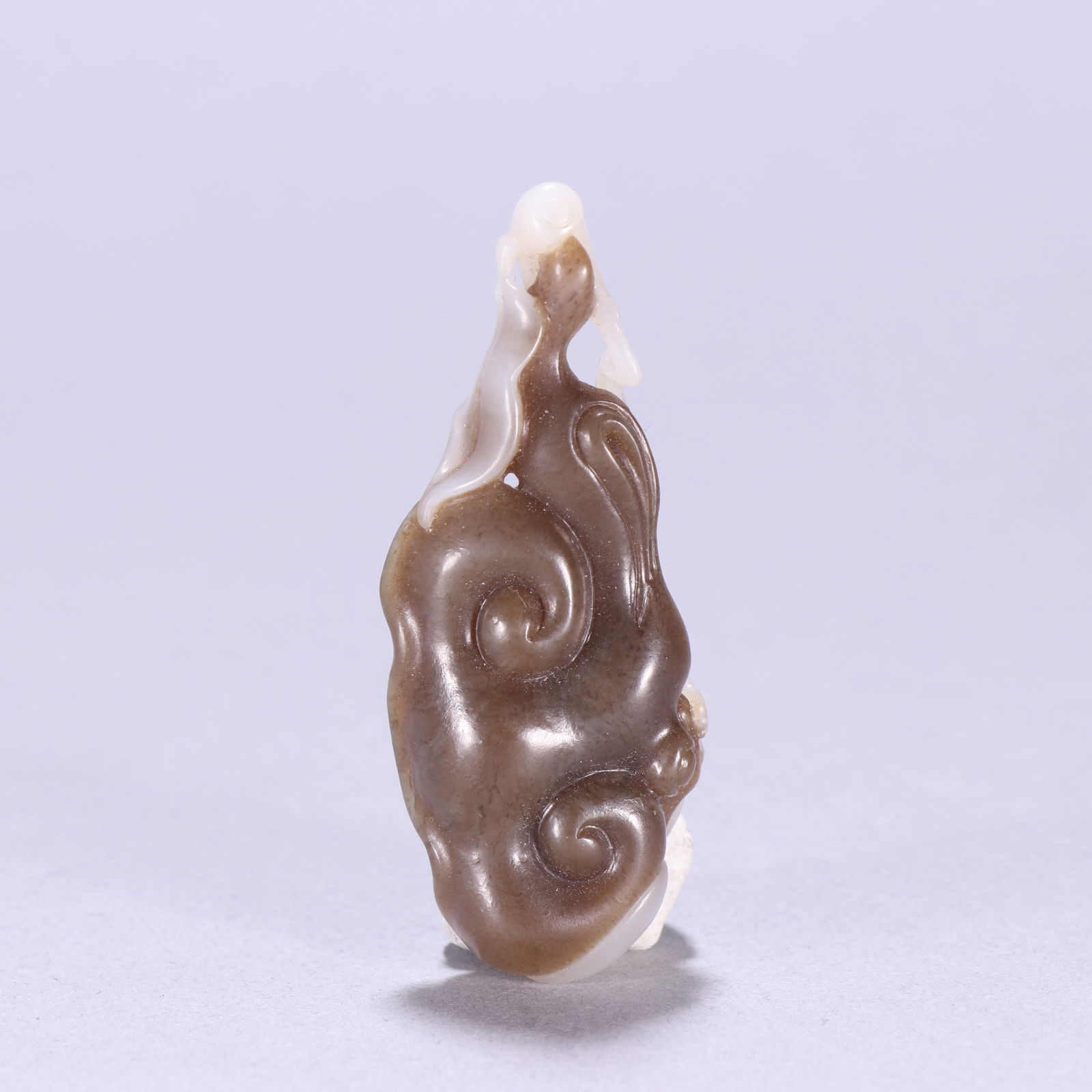 Qing Dynasty Hetian Jade Hand-held Piece with Clever Color Carving: 6*2.4/17.6g