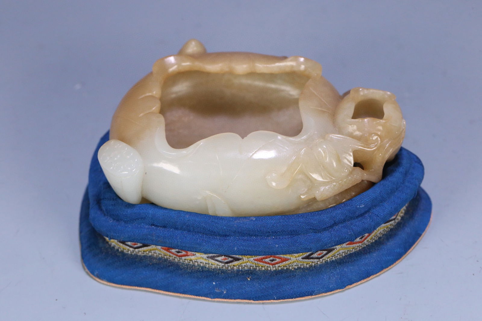 Qing Dynasty Hetian jade washer: 10*6.8*3/143g
