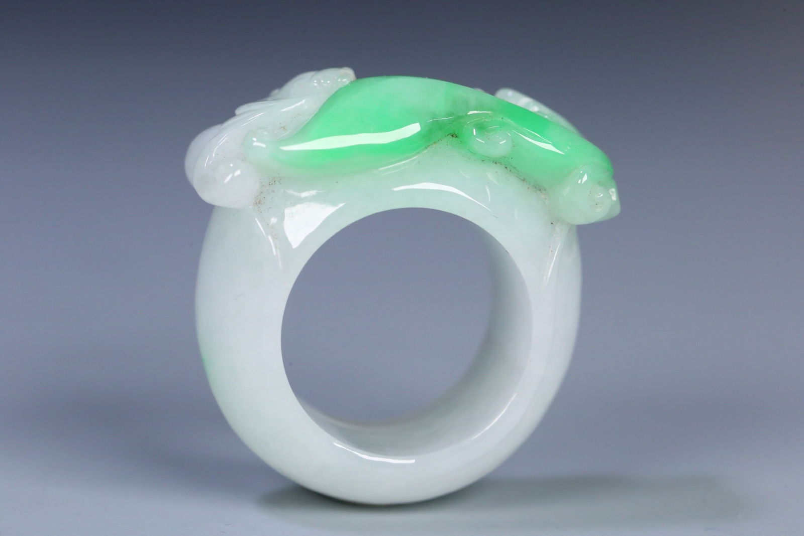 Ice seed floating green jade ring: 3.6*3.7*1.8*2.1