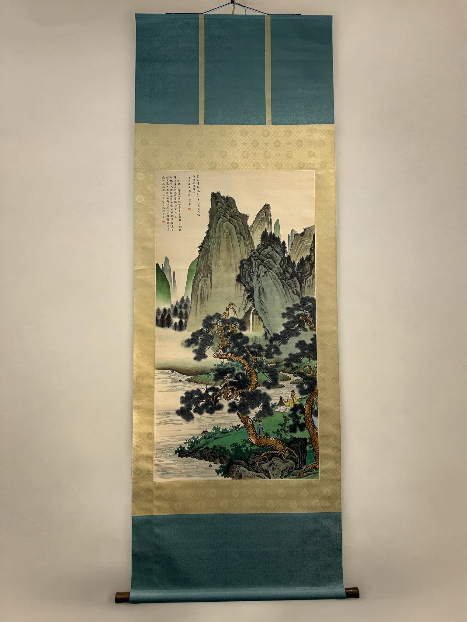 Chen Yunzhang mark silk vertical scroll: 215*75.6/114.5*60