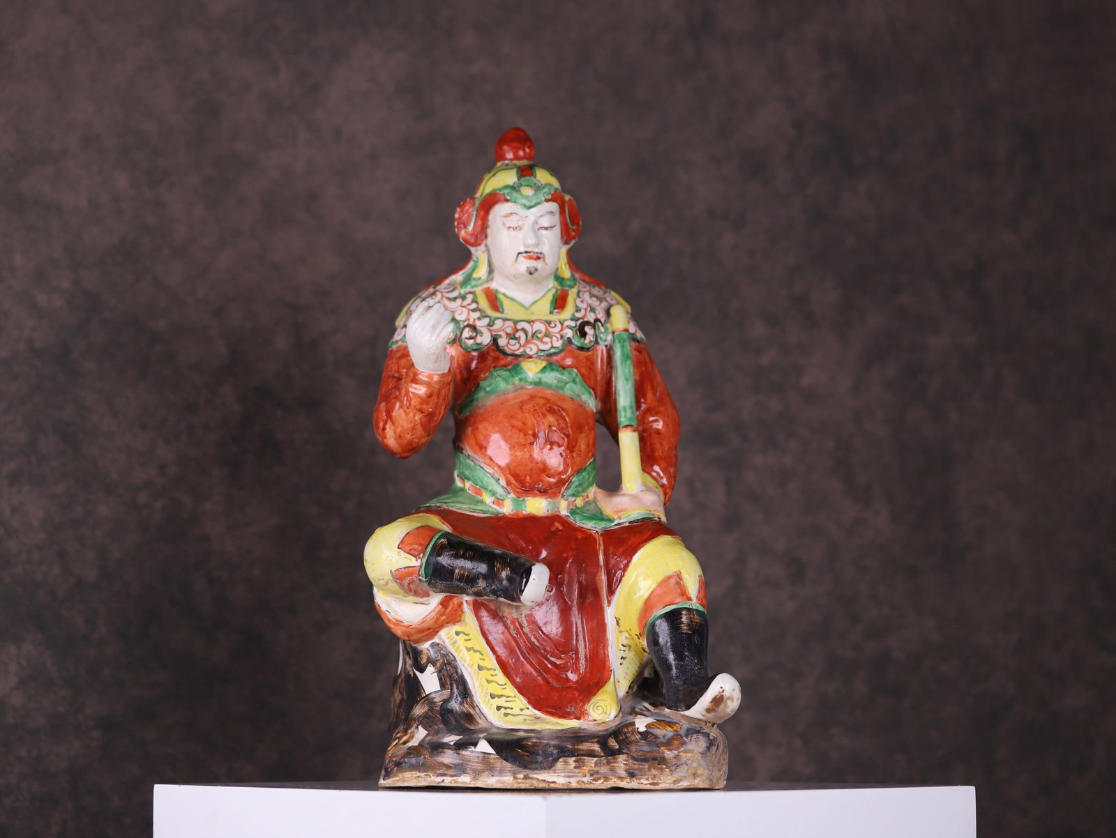 Ming Dynasty tri colored ornaments: 47*22*19