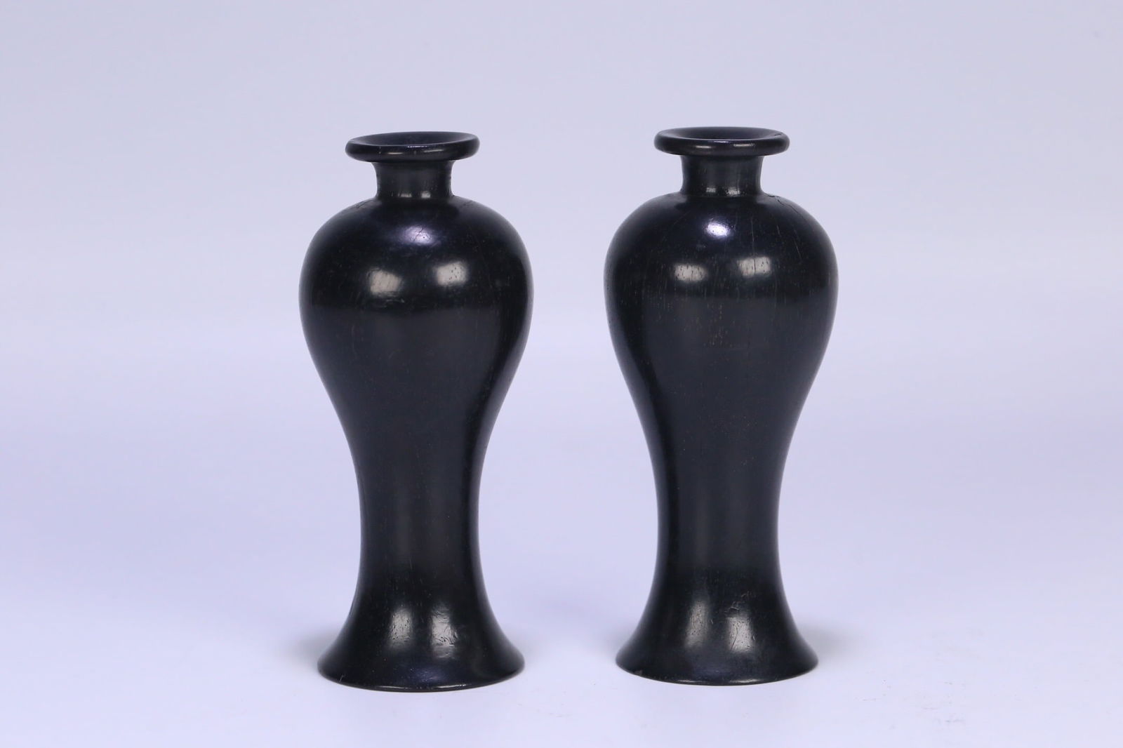 Qing Dynasty Small Leaf Purple Sandalwood Plum Vase Ornament: 10.5*4.6/193g