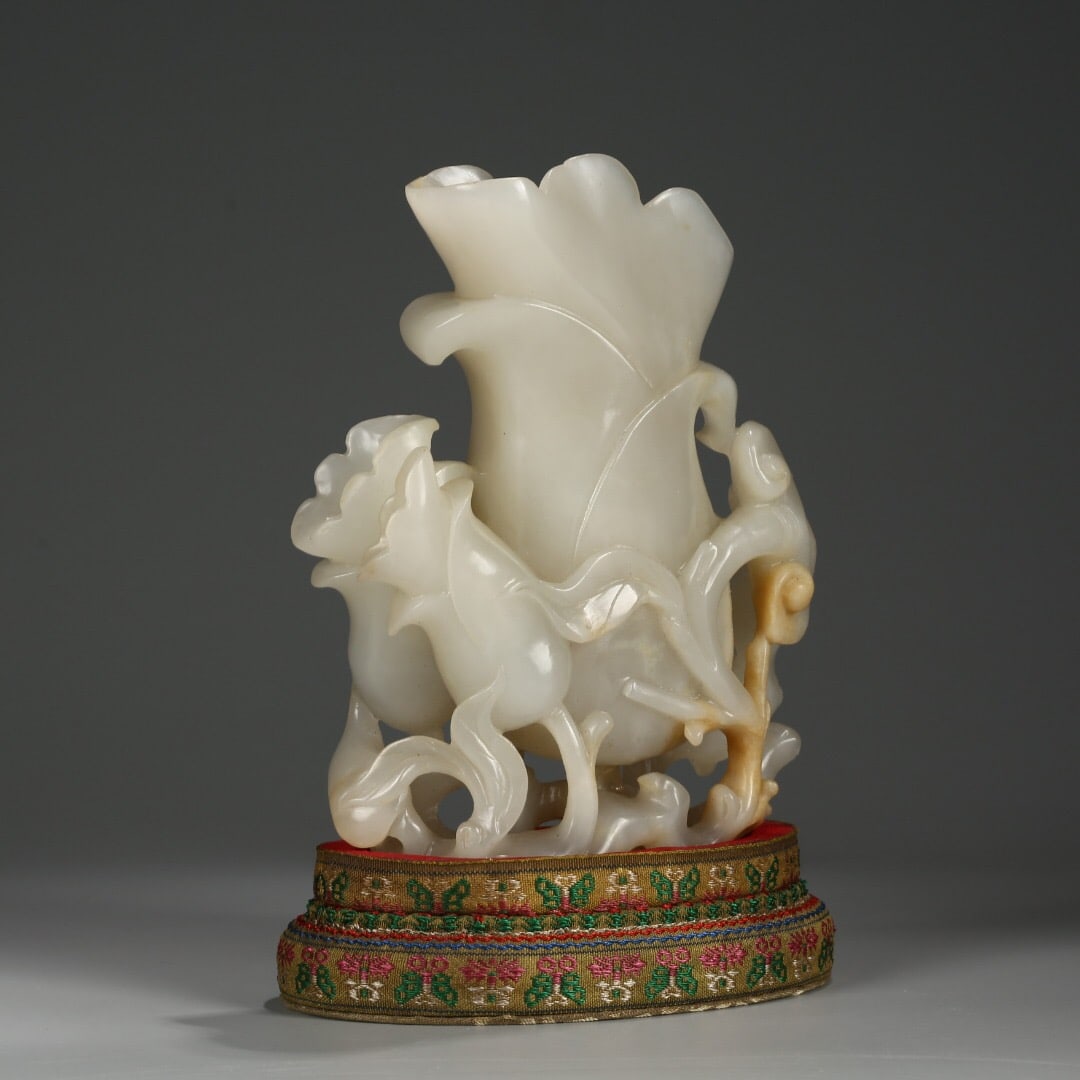 Hetian Jade Flower Vase (1 of 2)