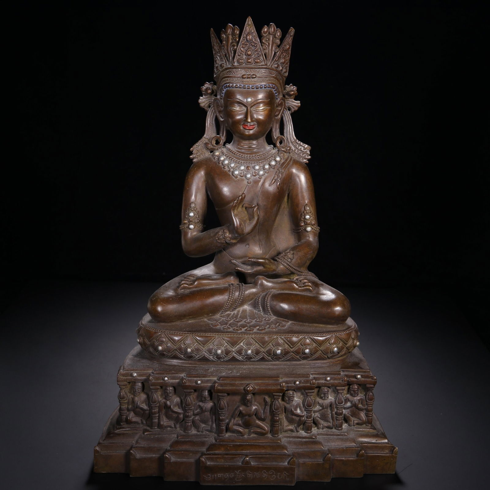 Bronze bodied Buddha statue embedded with treasures from the Qing Dynasty (1 of 1)
