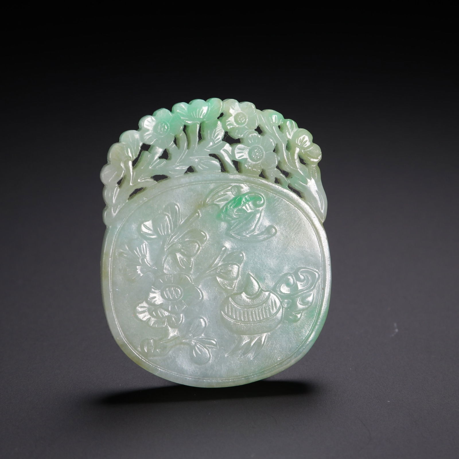 Qing Dynasty jade pendant (1 of 2)