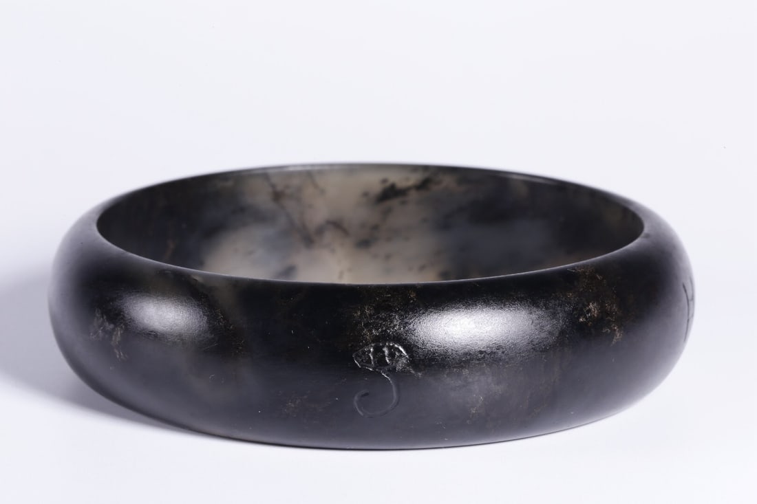 Jade bracelet: 9.1*8.1*2.4/107g