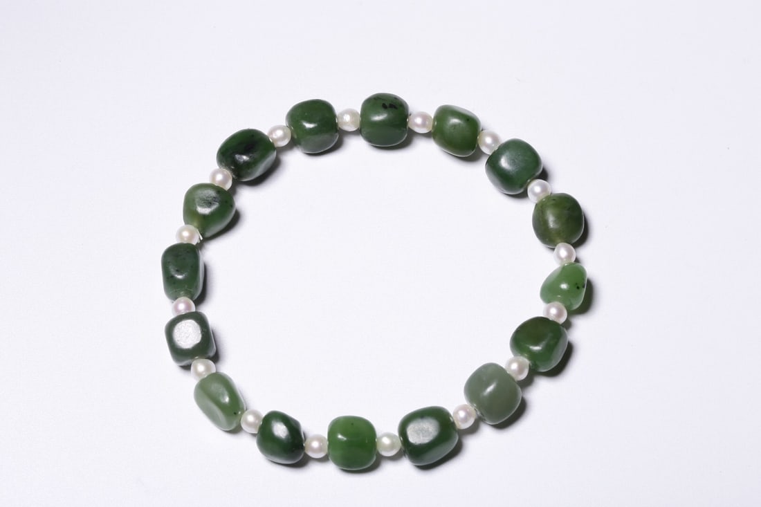 Hetian jade bracelet: 0.8/19g