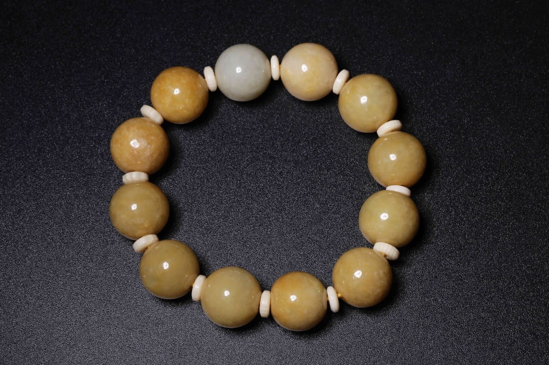 Yellow jade bracelet: 1.5/57g