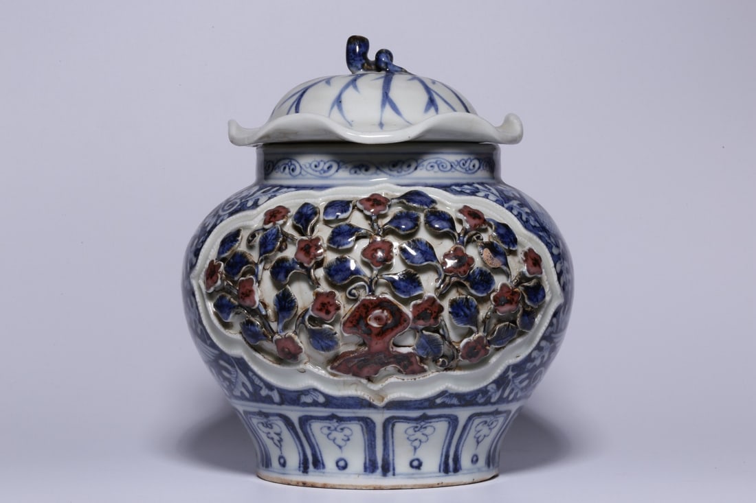 Ming Dynasty blue and white underglaze red covered jar (1 of 5)