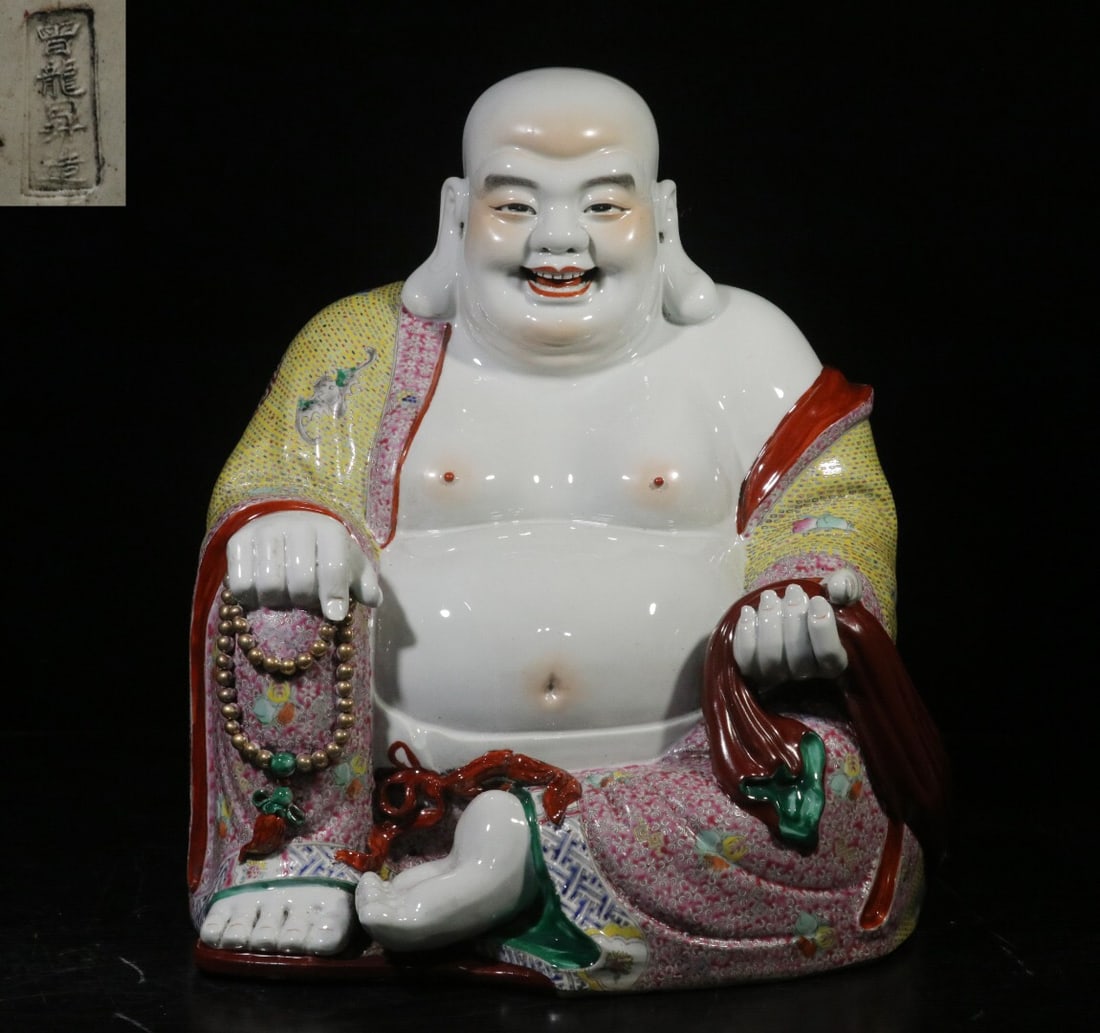 A large-sized famille-rose Buddhist statue by Zeng Longsheng (1 of 3)