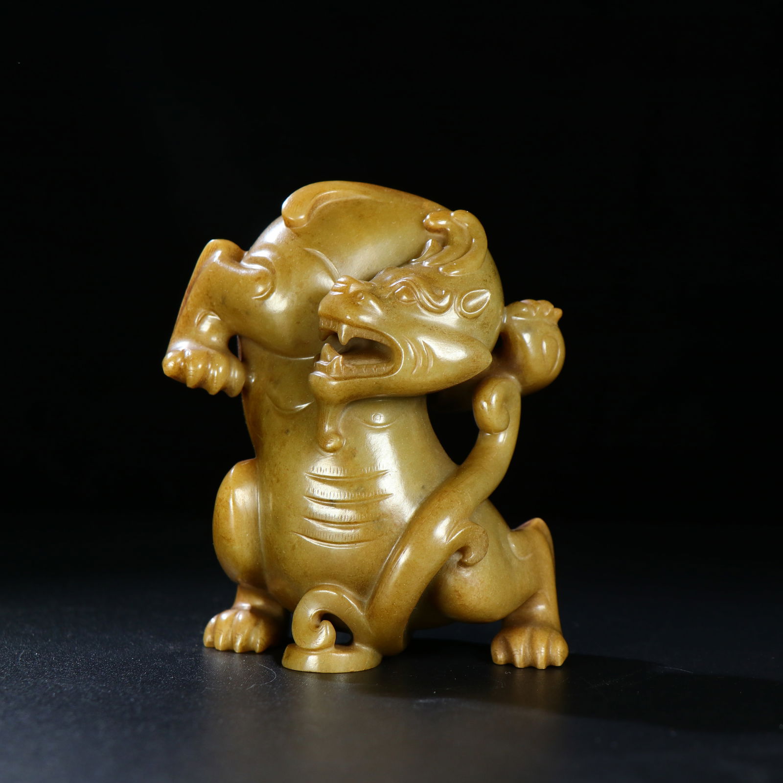 Hetian jade pebble ornaments: 10.7*8.2*5/431g