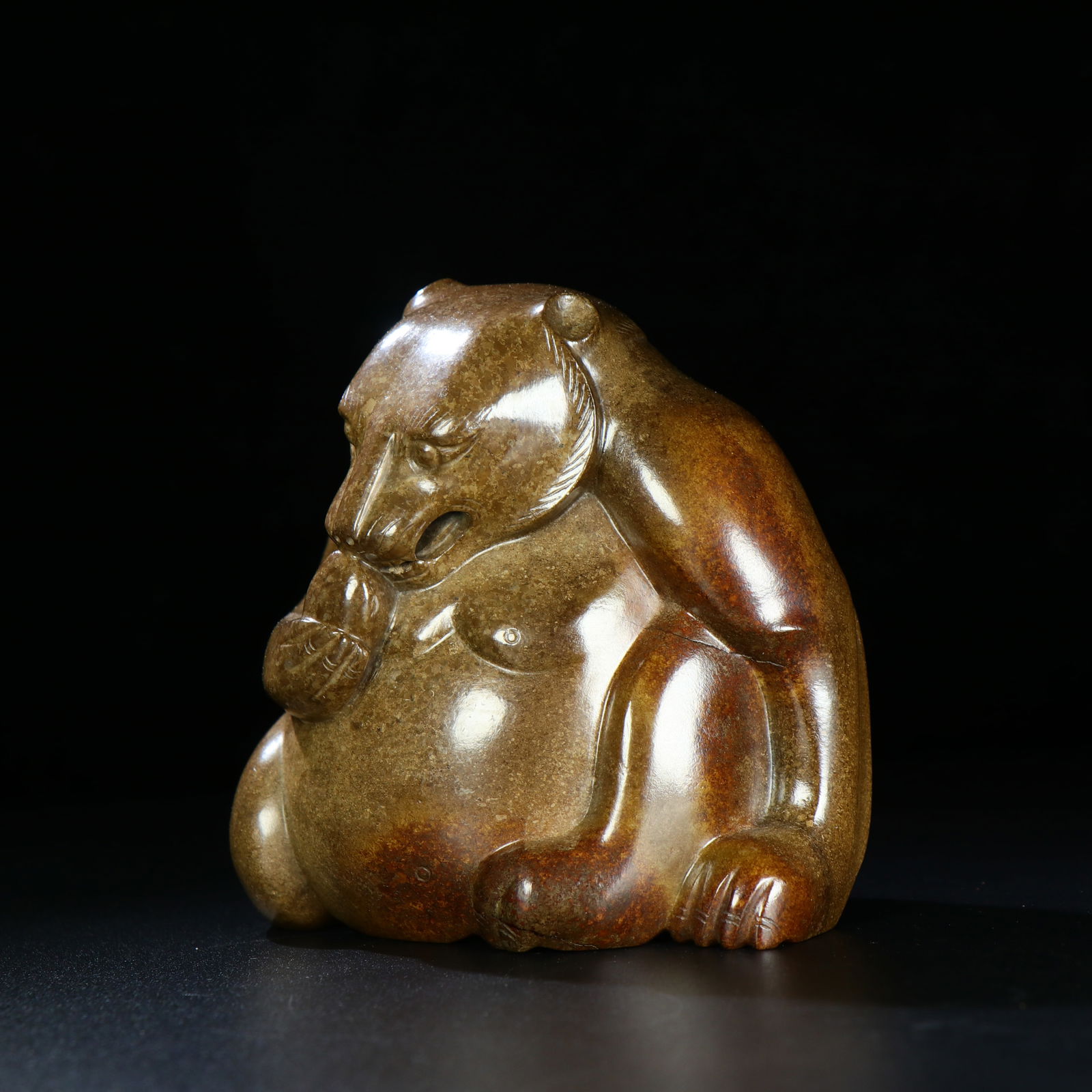 Hetian jade pebble ornaments: 10*9.7*6.5/931g