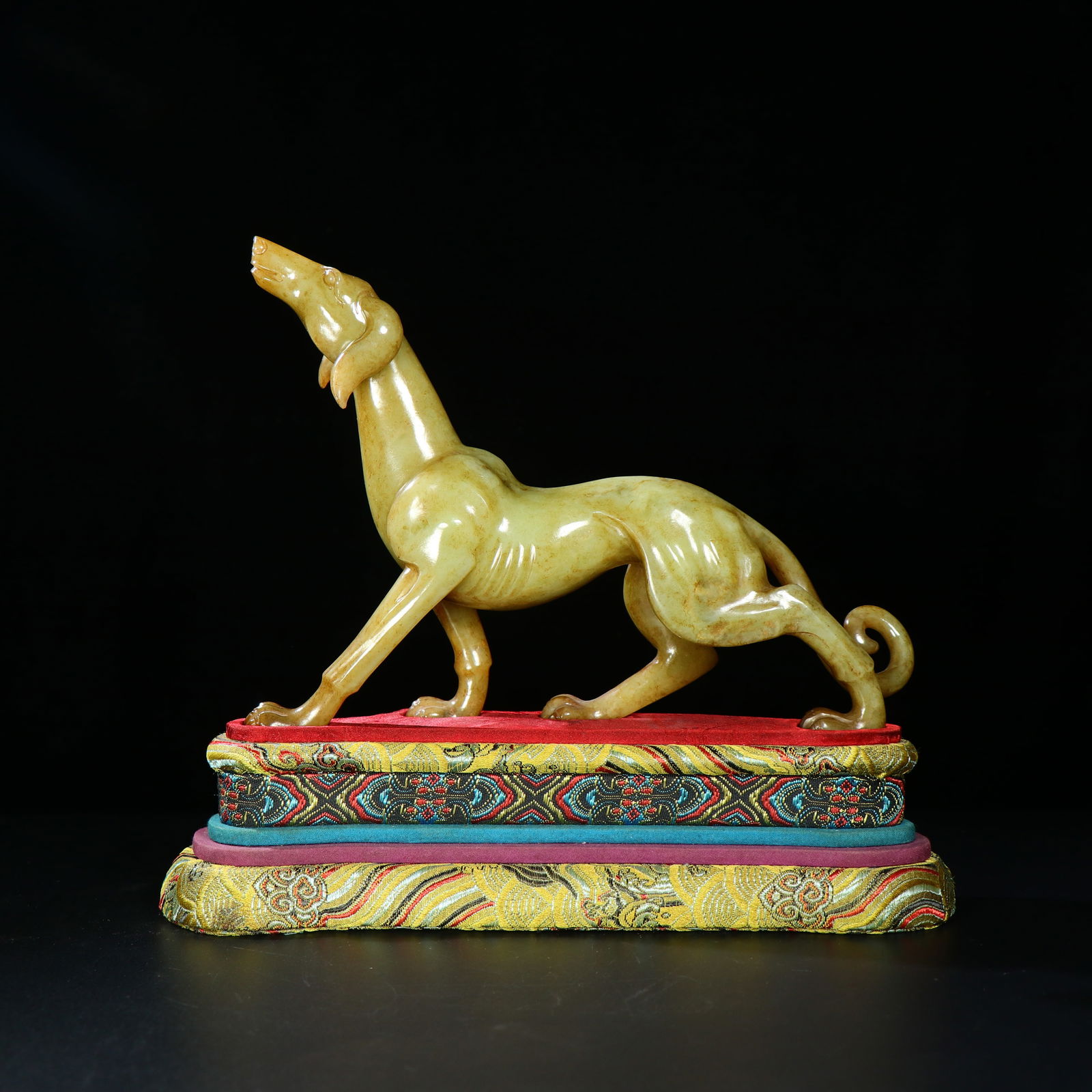 Hetian jade pebble ornaments: 23*16*5/683g