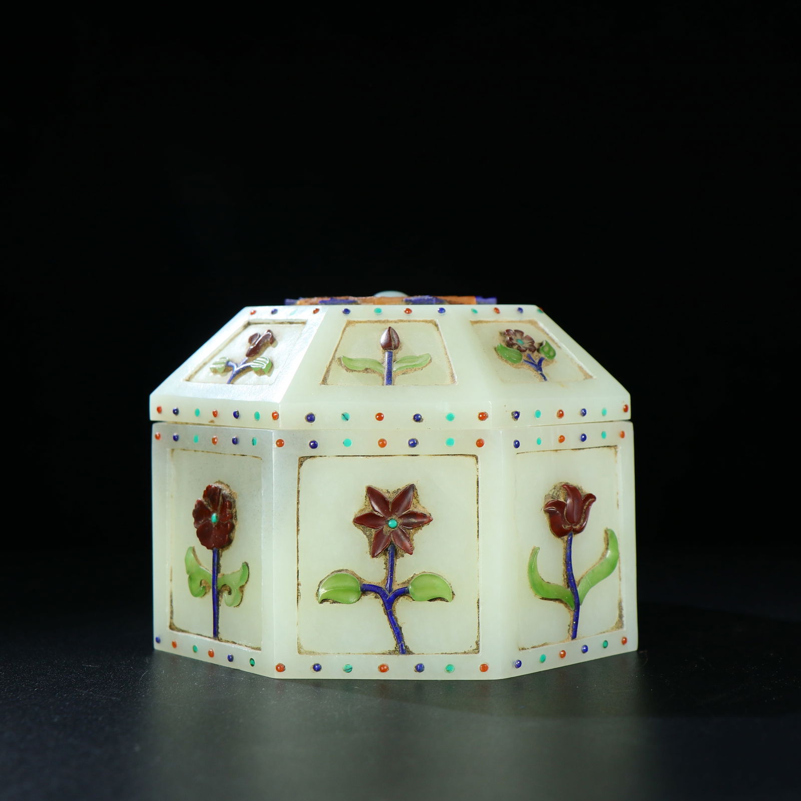 Hetian Jade Pebble Inlaid Treasure Box (1 of 3)