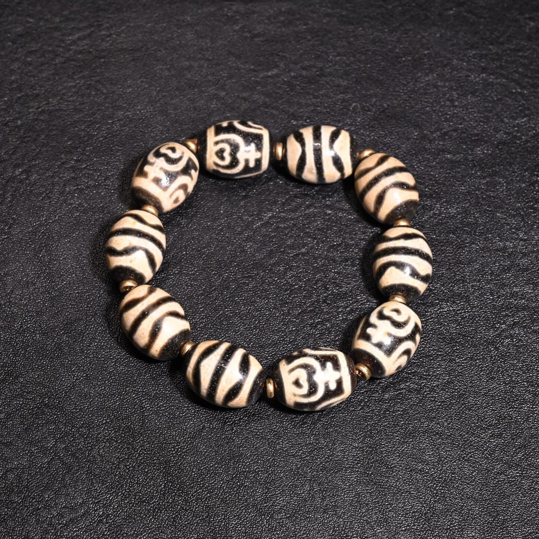Tibetan Dzi Bead Bracelet (1 of 1)