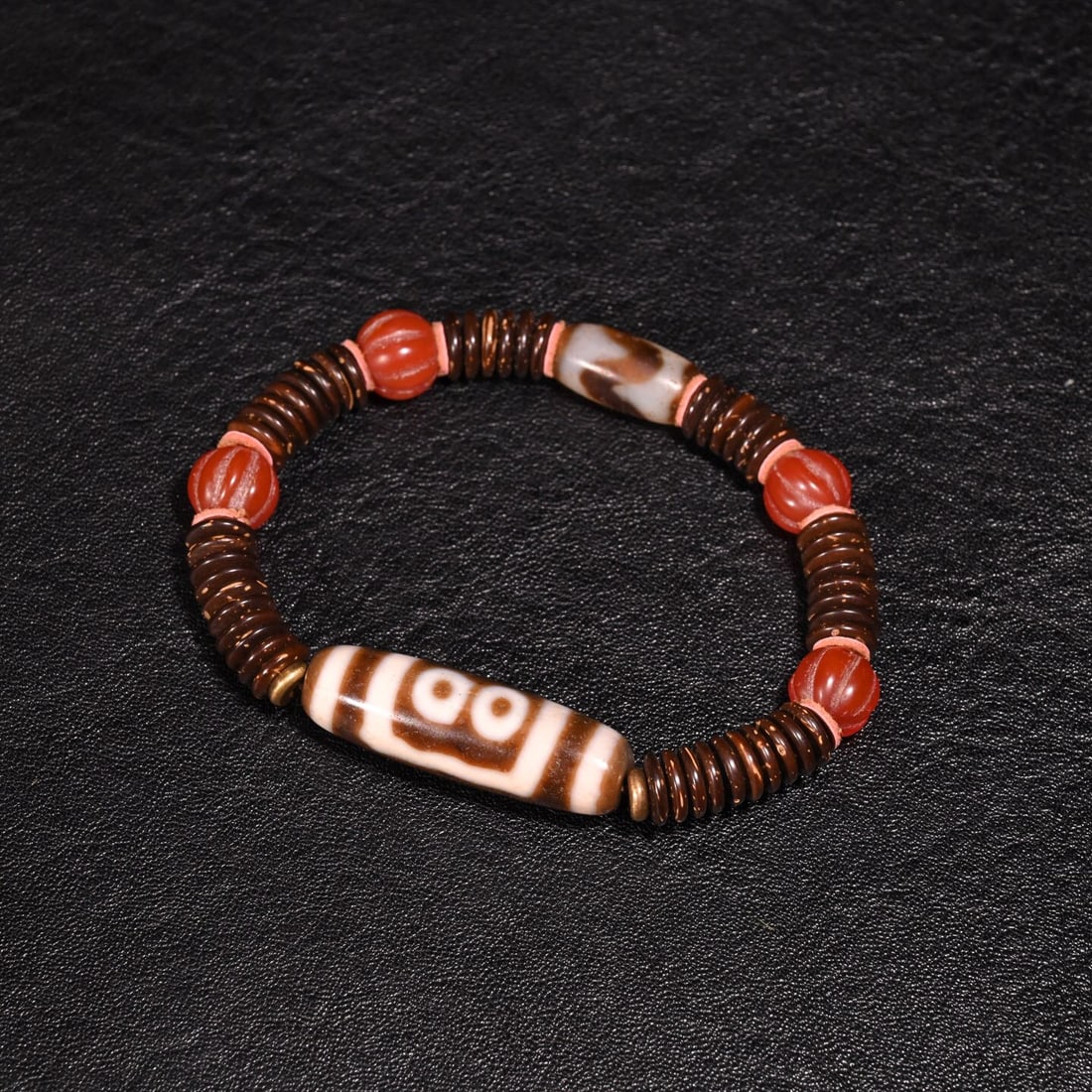 Dzi bead bracelet (1 of 1)