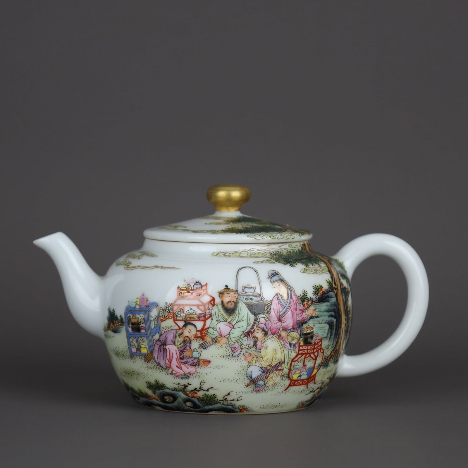 Qianlong Mark Famille Rose Teapot: 9.4*17