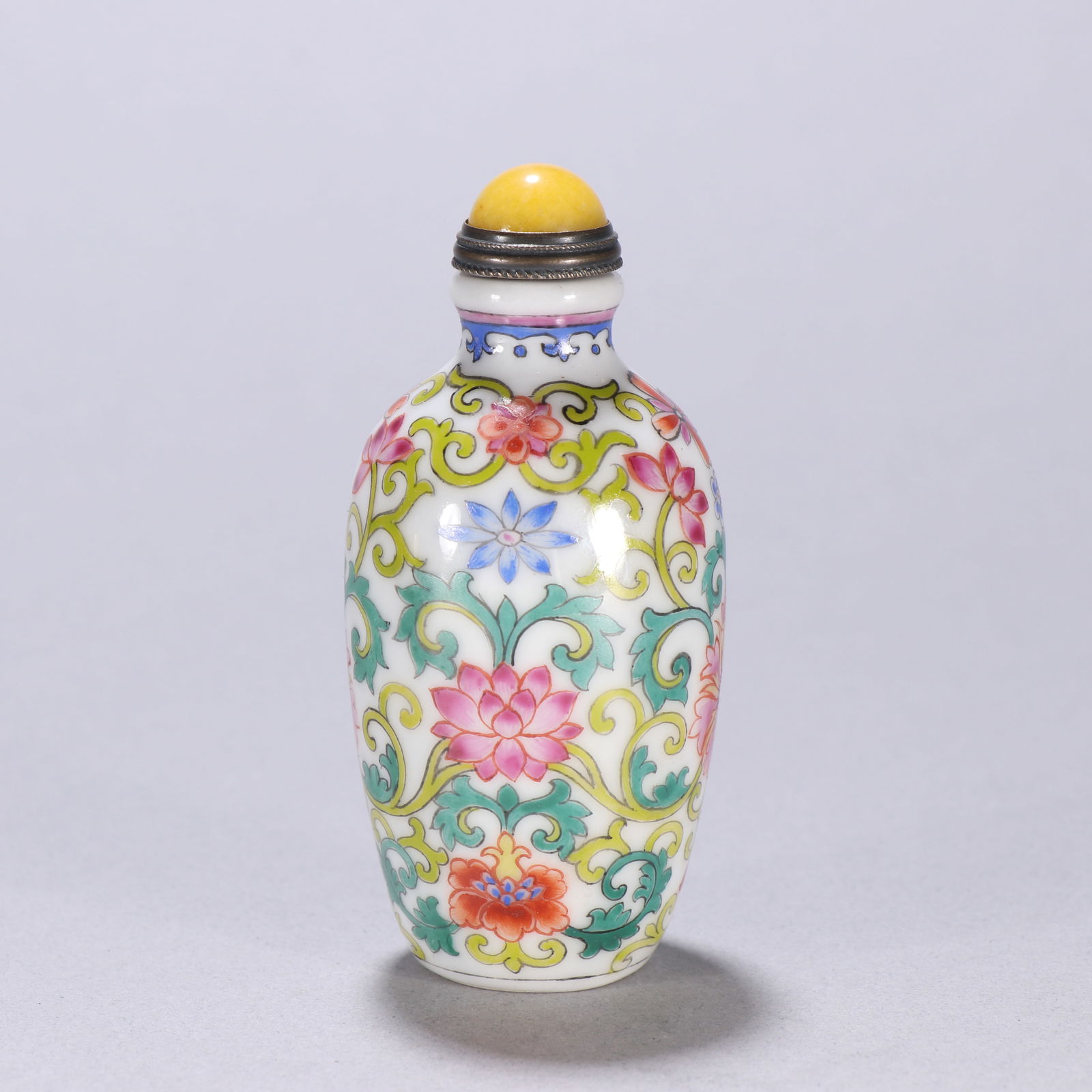 Qianlong-era famille rose snuff bottle: 8.1*3.7