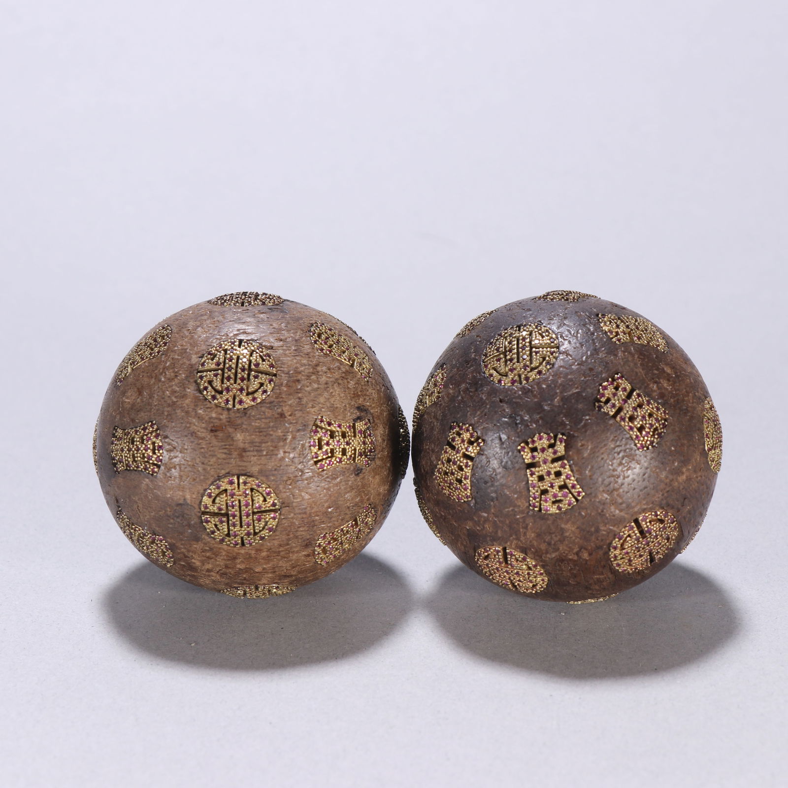A pair of Qing dynasty agarwood handballs inlaid with silver-gilt: 5/73g each