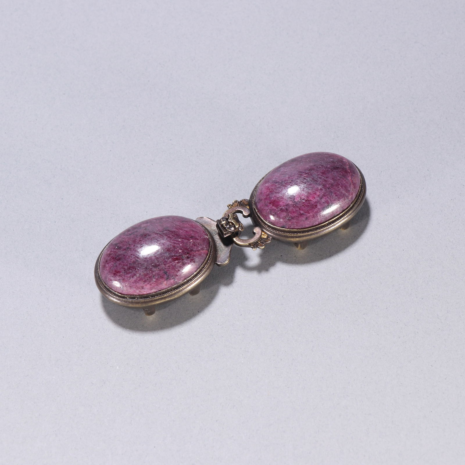 Ruby-plated copper-gilt buckle: 9.1*2.9/80.9g