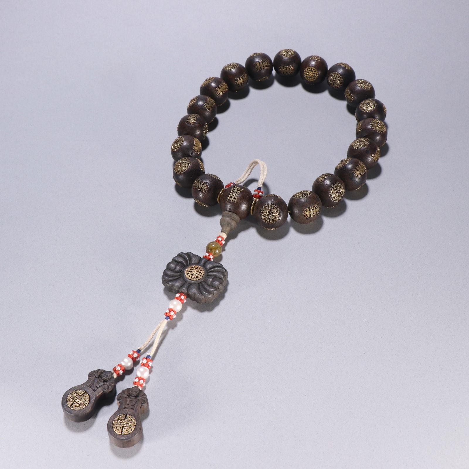 Qing dynasty agarwood handbag with silver-gilt eighteen beads: 2.1/185g