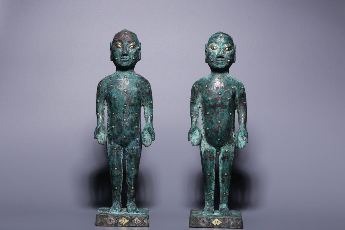 Jade Jar with Animal-shaped Handles: 27*7*7.2/3166g