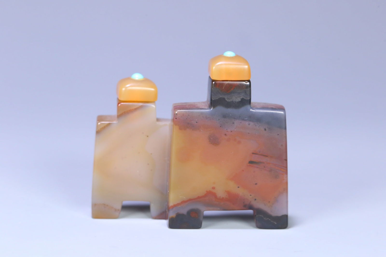 Qing Dynasty agate double layered snuff bottle: 6.5*2.4*5.5/67.2g