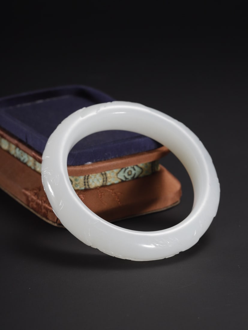 Hetian Jade Bracelet: 5.8*1.5/72.5g