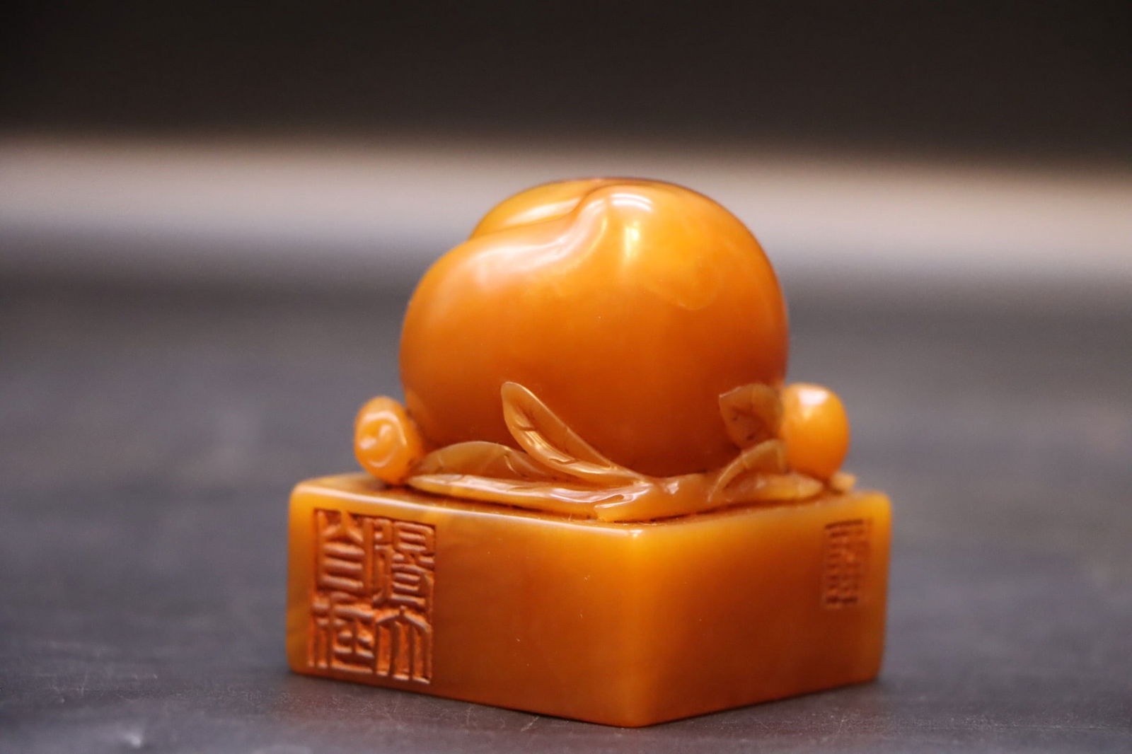 Jingren Kaotian Huangshi Seal: 4.6*4.6*5.3/195g