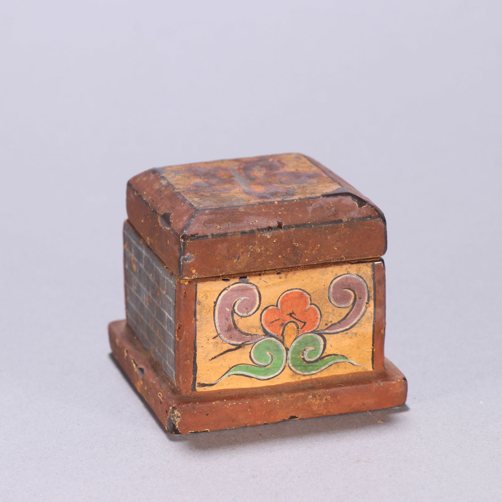 Crystal painted cover box: 4.6*5.3/193.7g