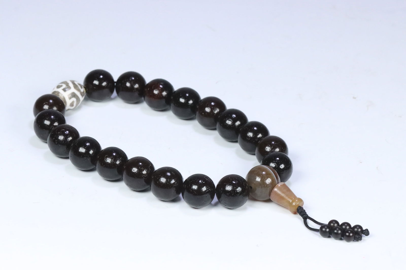 Dalo Treasure Vase Dzi Bead and Sugar Ball Agate Eighteen-Bead Handheld Item: 1.9/193g